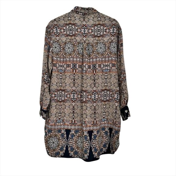 Vici Geometric Print Button Down Tunic Top size Medium - Picture 2 of 8